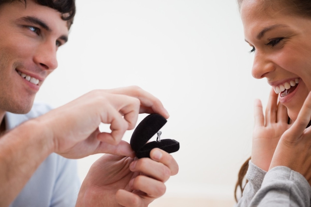 Sve koje imaju preko 30 godina od poslodavaca dobijaju "EKSTRA ODMOR" da pronađu muža! Za najbolje slede nagrade!