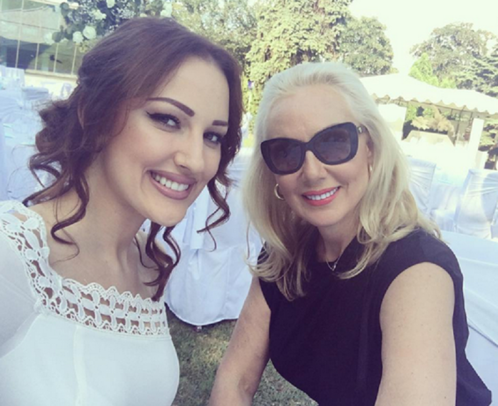 Prija objavila sliku sa Lepom Brenom, ali jedan detalj je svima promakao! (FOTO)