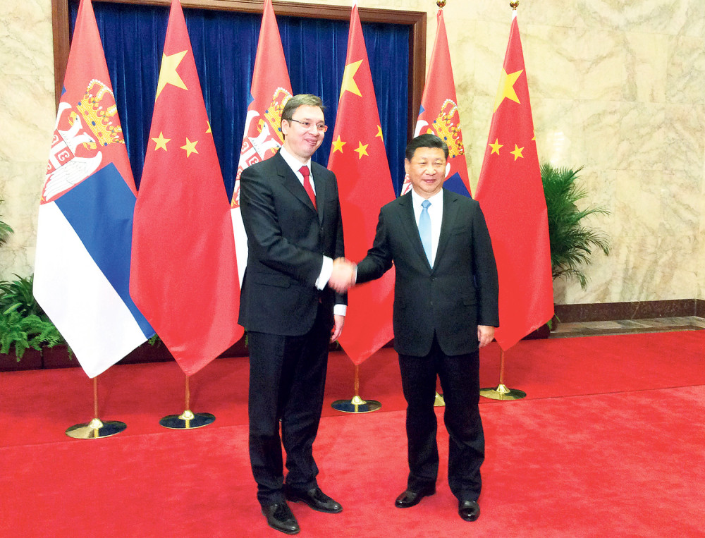 Vučić poklanja Si Đinpingu očeve fotografije!