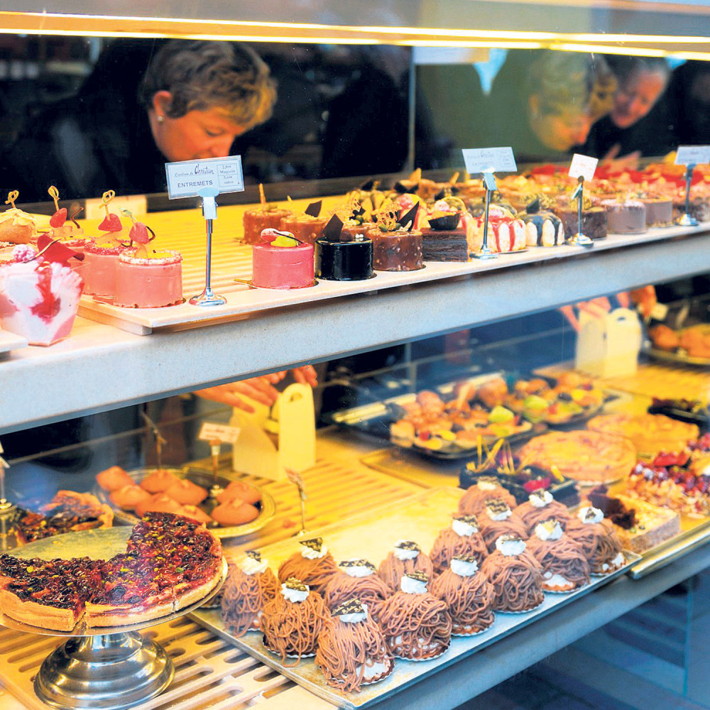 Bračni par šeta centrom grada, a onda se muž iznenada udari rukom u čelo i zavapi...