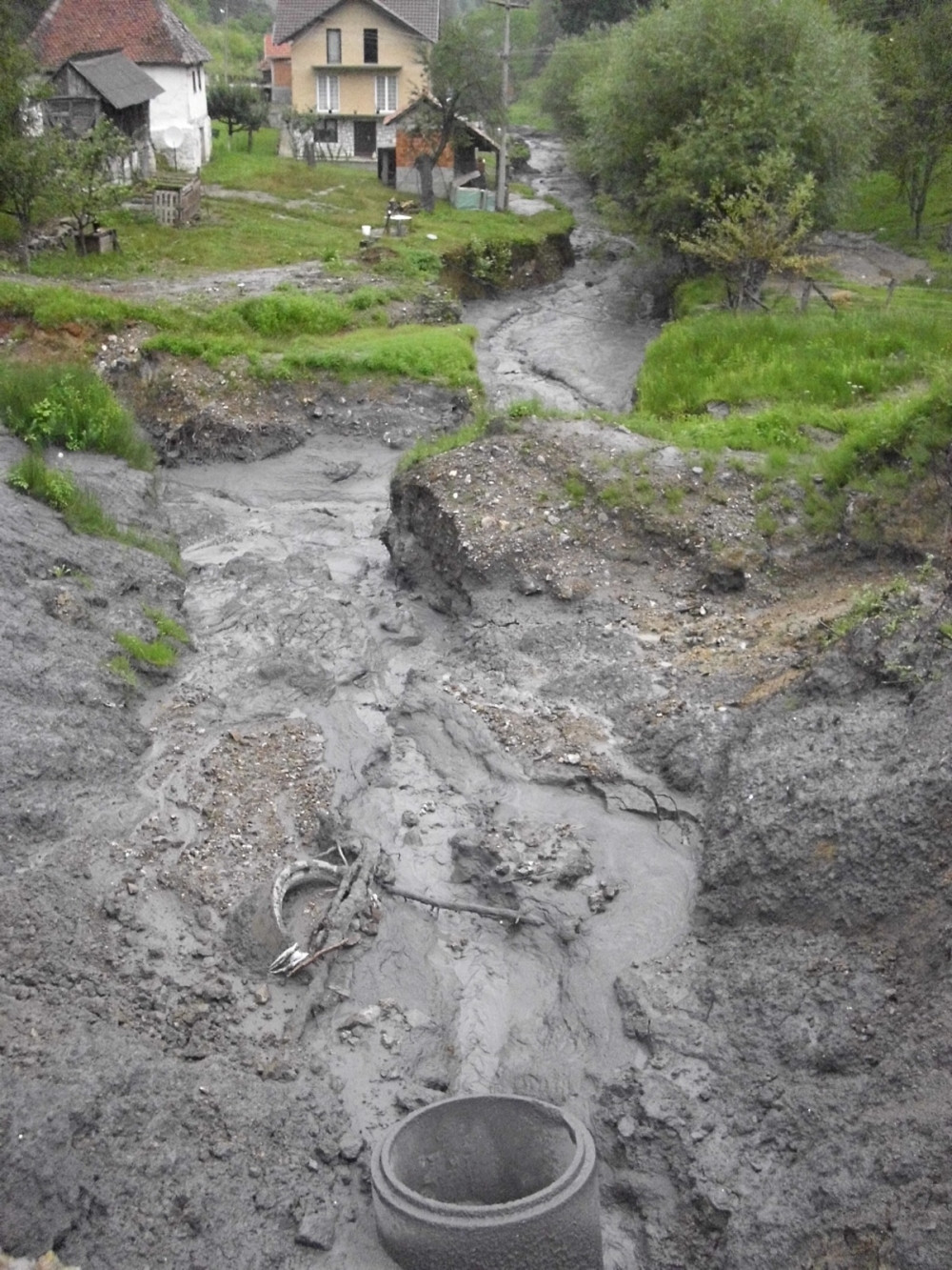 Počinje čišćenje reka zagađenih izlivanjem jalovine