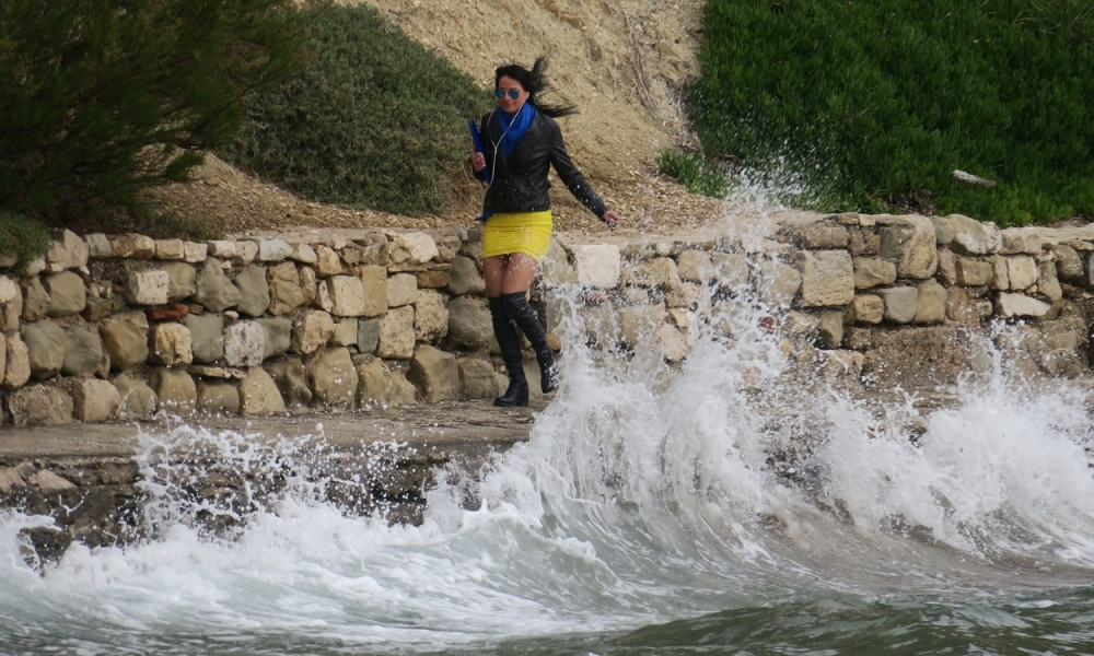 Zbog bure preusmereni letovi, zabranjen saobraćaj