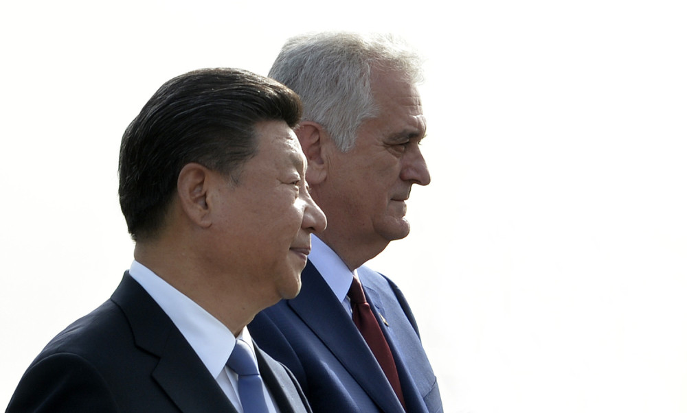 Toma doveo celu familiju na večeru sa Si Đinpingom?! (FOTO)