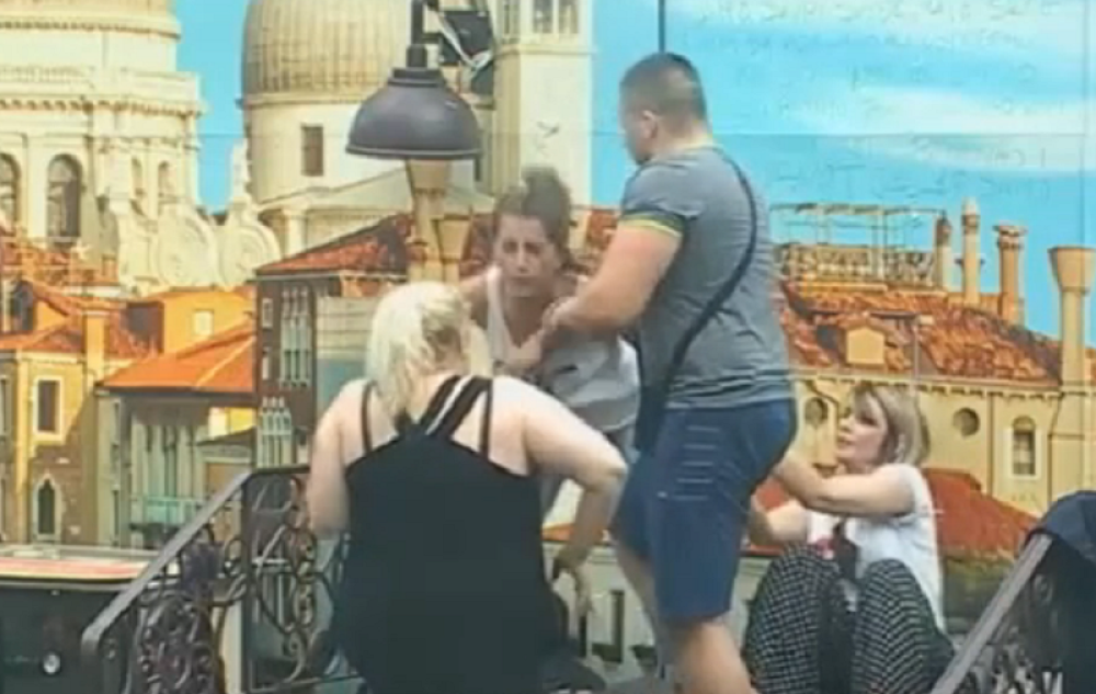 Potukle se Vesna i Dalila (VIDEO)