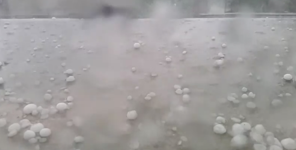 Grad veličine lešnika uništio sve u selu