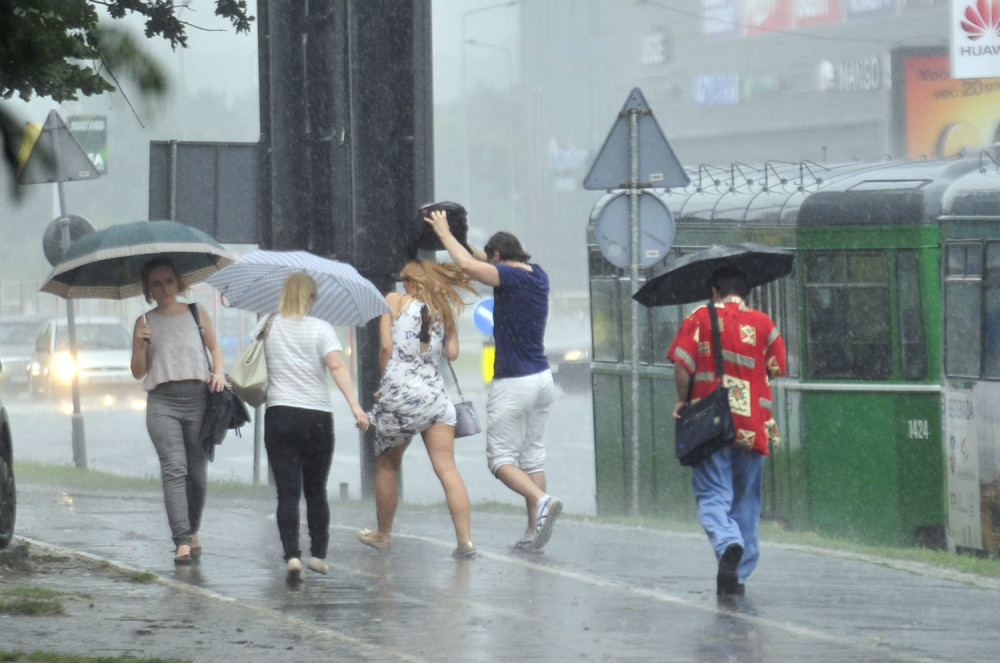 Beograd tukao grad veličine lešnika (FOTO+VIDEO)