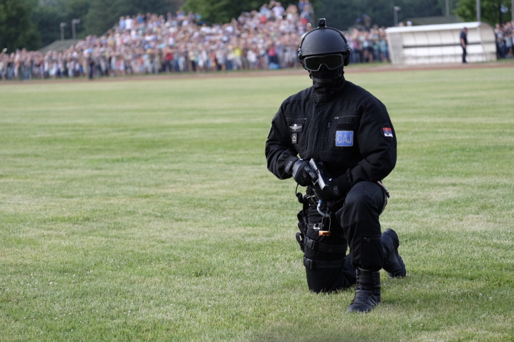 Pripadnici SAJ idu na granicu s Kosovom