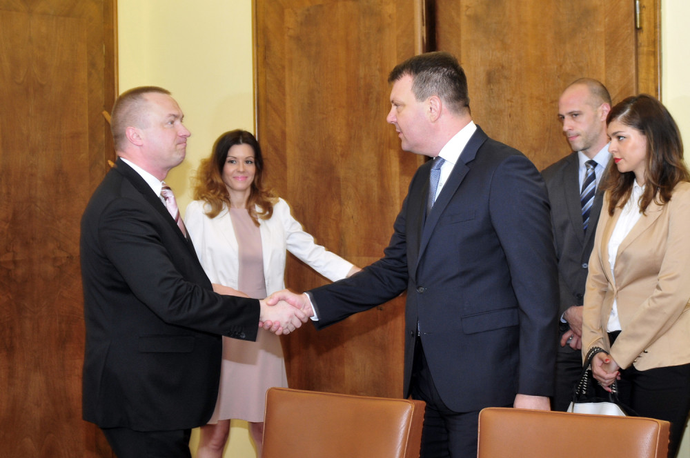 Pajtić predao fotelju Miroviću (FOTO)