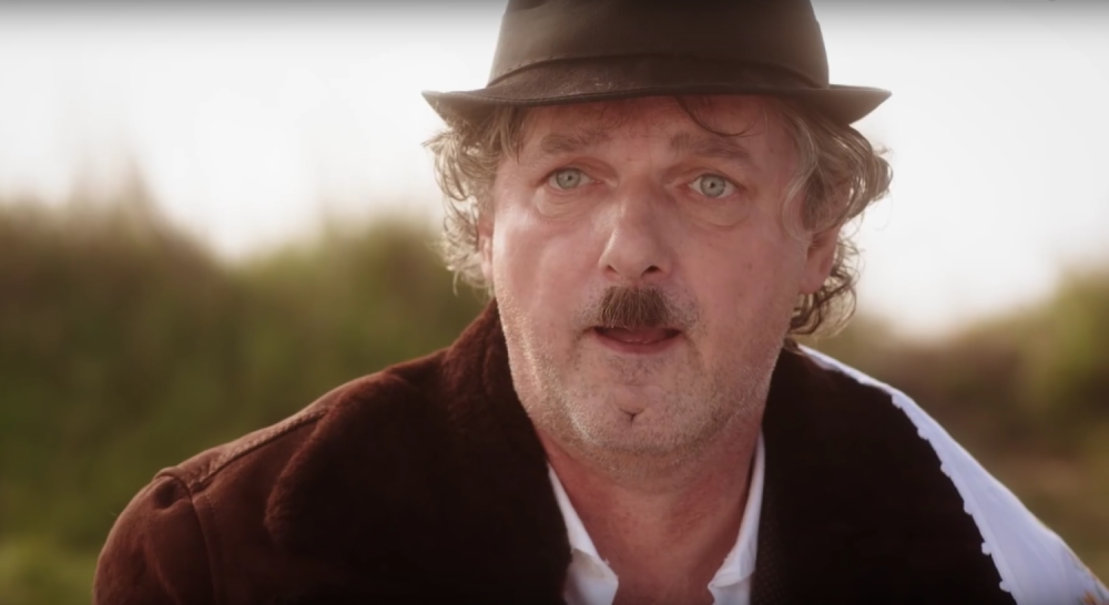 Selo plače za Mandom!