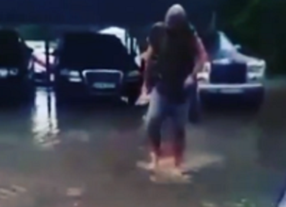 Amidžić šetao bos po poplavljenom dvorištu