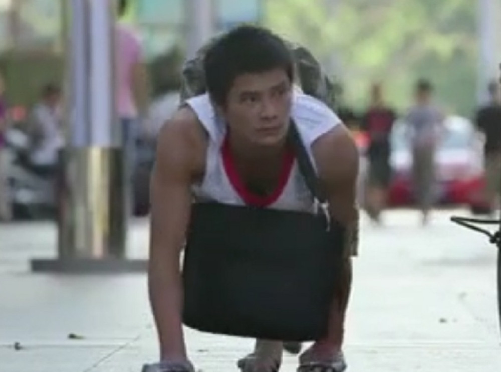 Mesecima puzi kroz gradove i traži sina (FOTO)