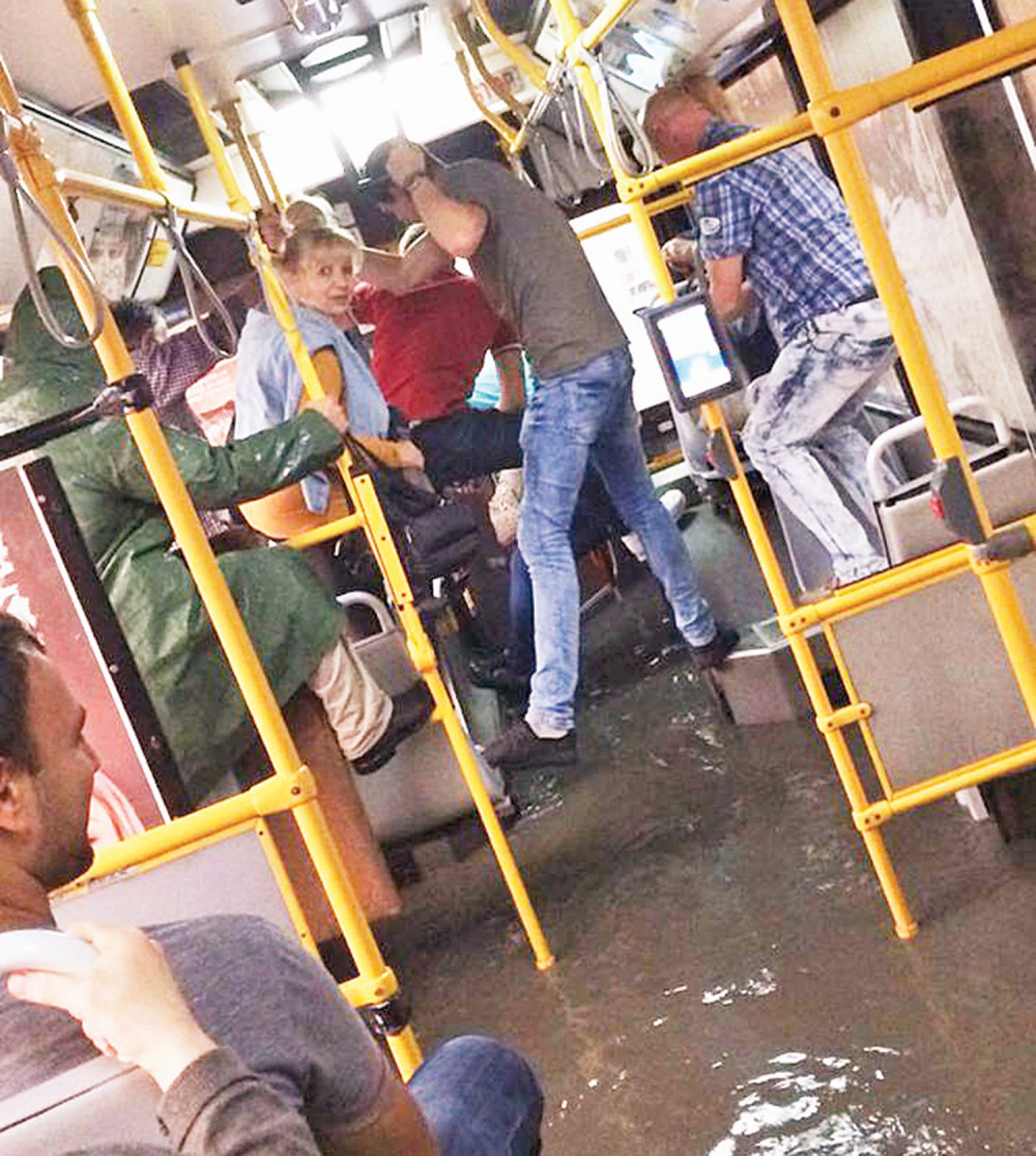 Potop u autobusu