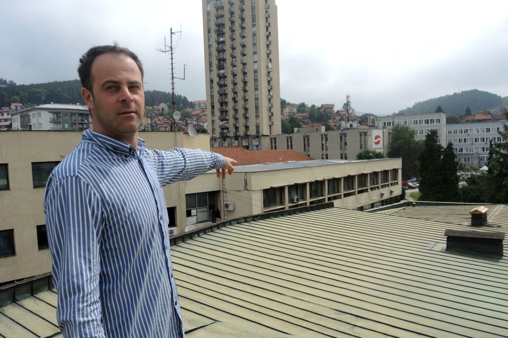 Lopovi odneli krov sa užičkog pozorišta! (FOTO)