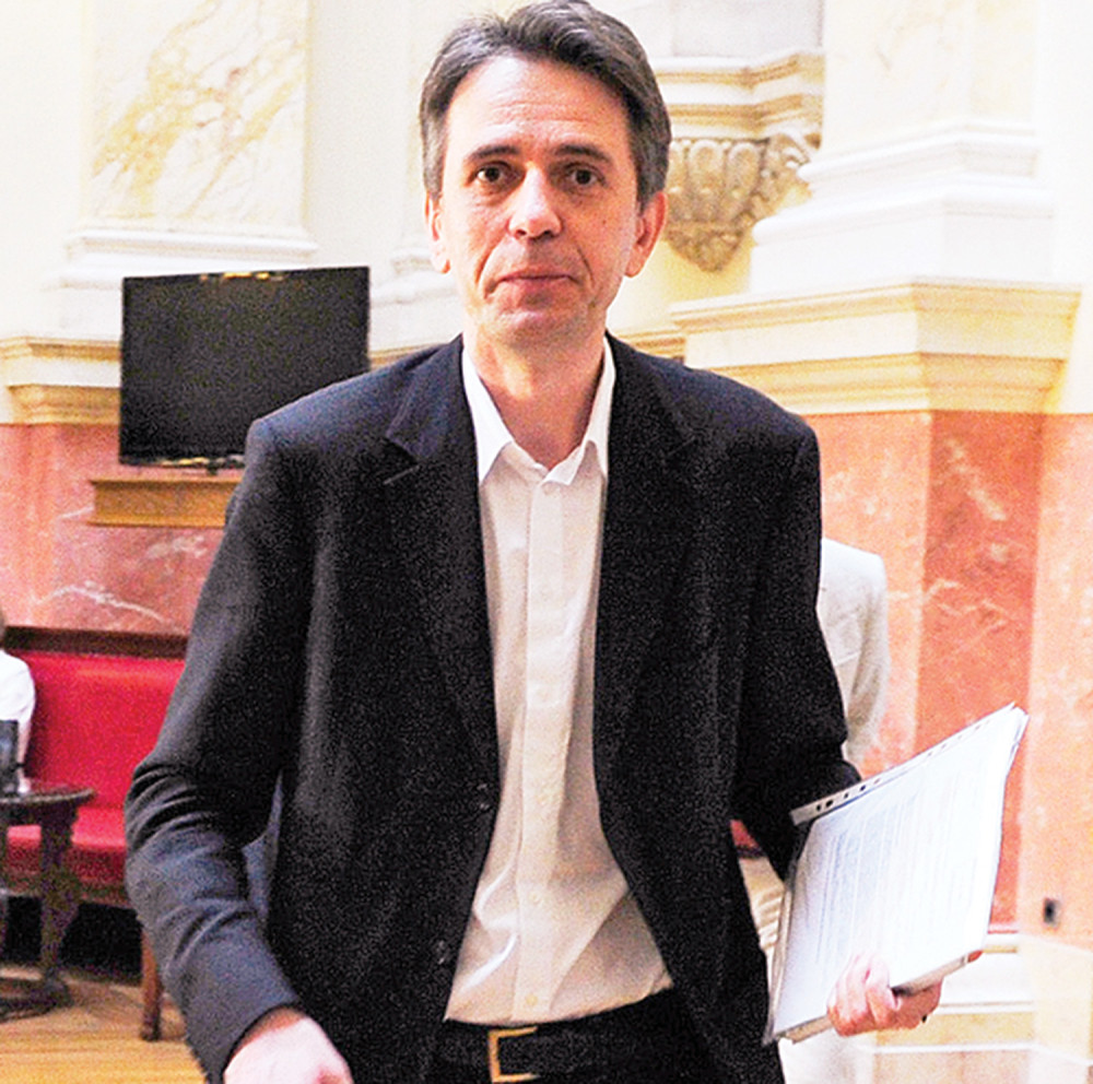 Radulovićevi u panici, lete iz ambasada?!