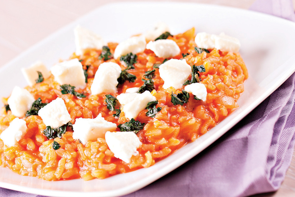 Pirinač u paradajz sosu sa feta sirom