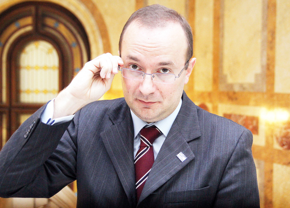 Vreme je da se prestane sa zakulisnim radnjama!