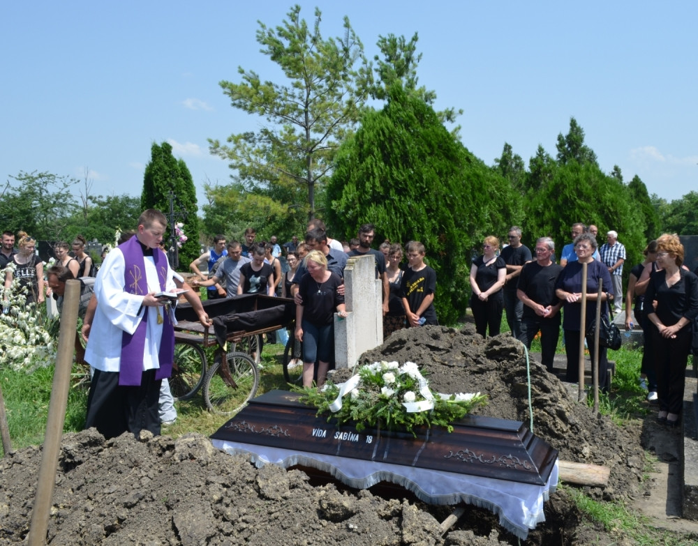 Trudnu devojku izbo 45 puta nožem!