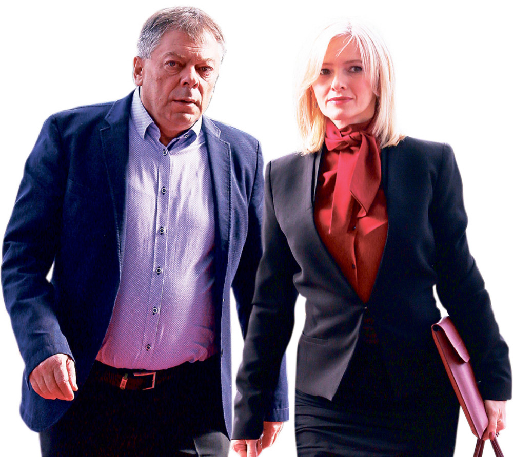 Socijalisti se „potukli“ zbog seksi lezbo akcija!