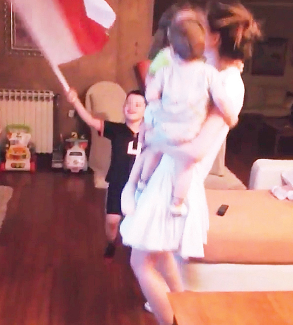 Mirka uspavljuje decu navijačkim pesmama!