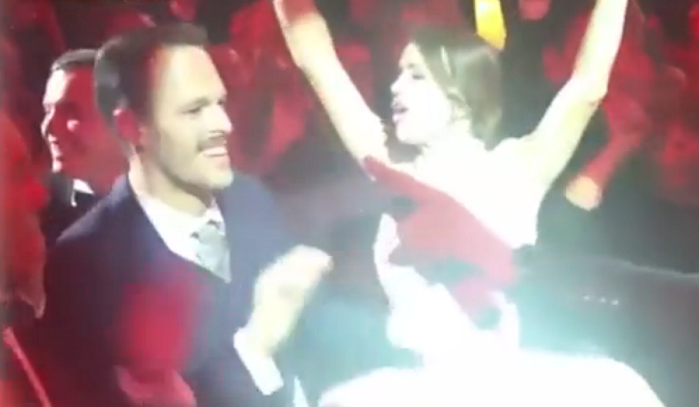 Oni uživaju u braku sa "piletinom" (VIDEO)