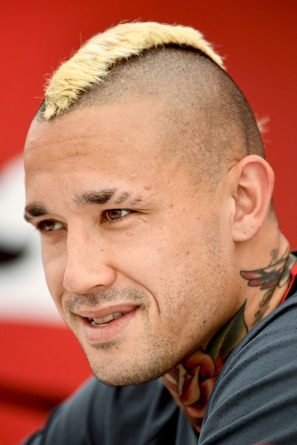 Fudbaler Intera se provodio u noćnom klubu, a kada ga je navijač podsetio da bi trebalo da spava usledio je brutalan odgovor (VIDEO)