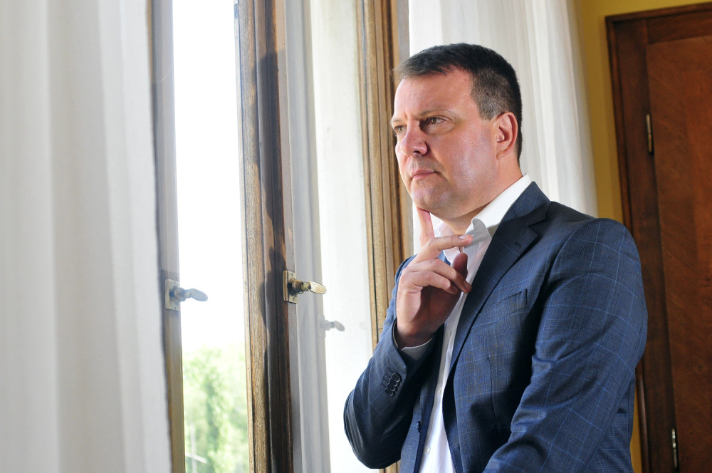 Funkcioneri će voziti automobil sa „švalerskim svetlima”!