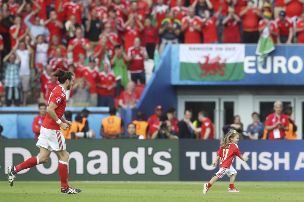 Bejlova ćerkica utrčala na teren (VIDEO)