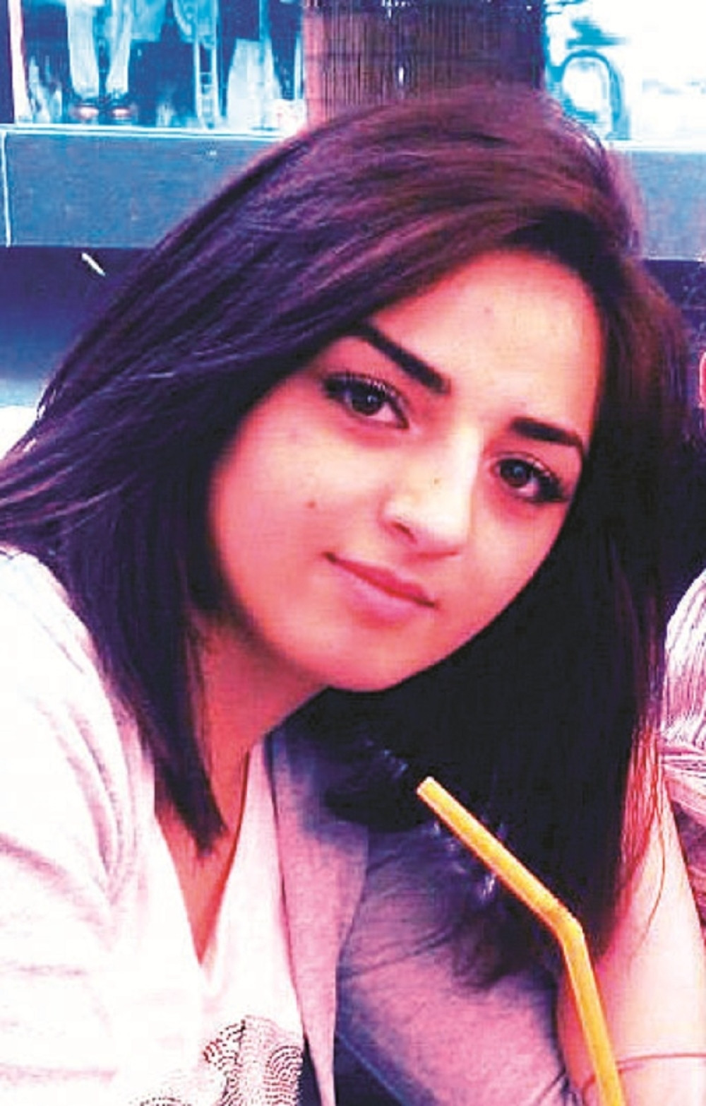 Nejrina mlađa sestra ne može da zaustavi suze