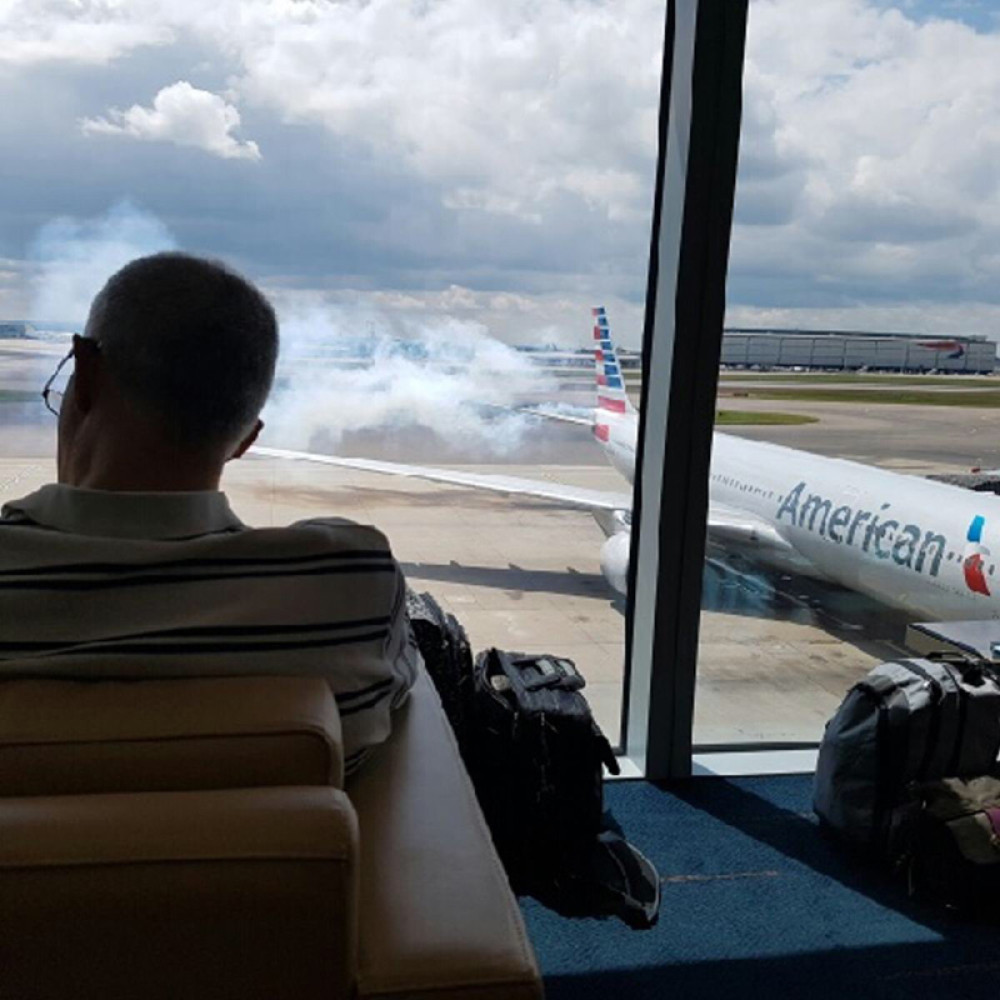 Američki avion gori na Hitrou (VIDEO)