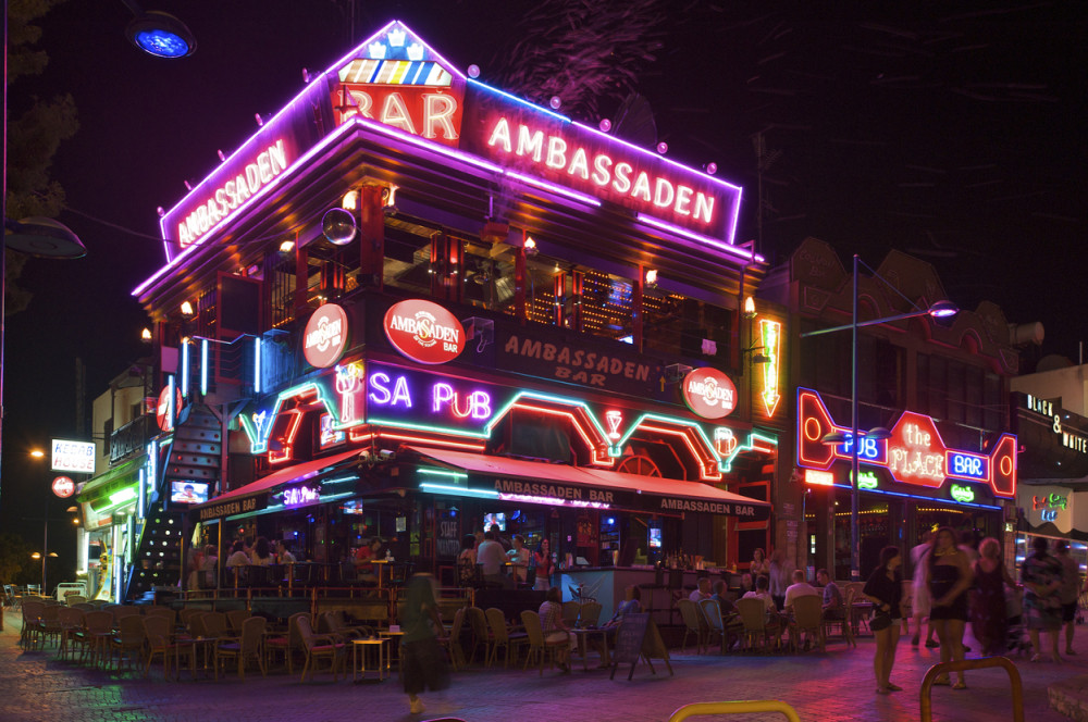 Muž i žena ubijeni u obračunu bandi