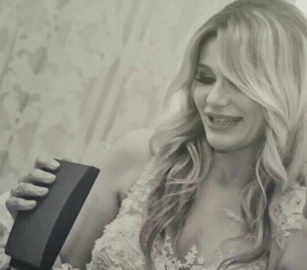 Peković suprugu okitio dijamantima