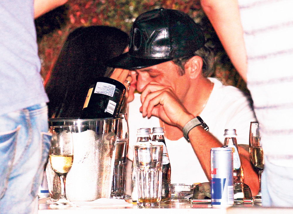 Stojke spopao ženu usred kluba