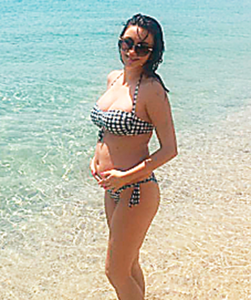 Daria pokazala trudnički stomak na plaži