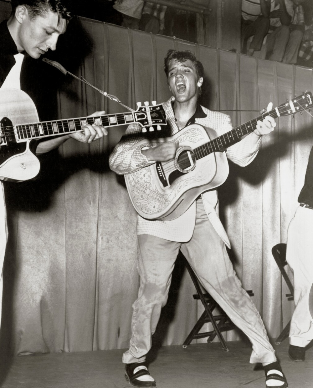 Umro Elvisov gitarista