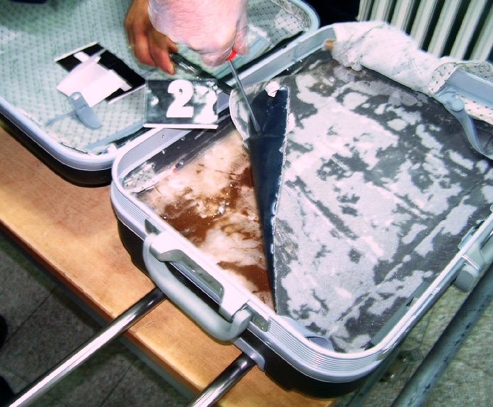 U duplom dnu kofera 5,6 kilograma heroina (FOTO)