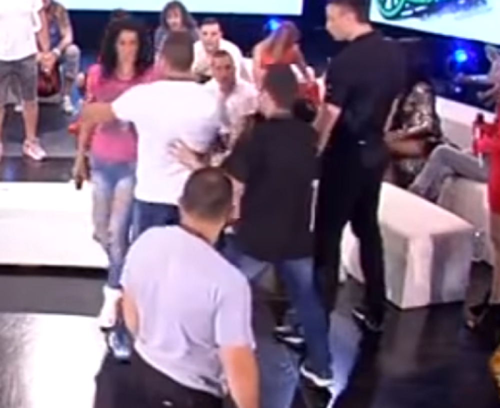 Saška se pobila i sa obezbeđenjem (VIDEO)