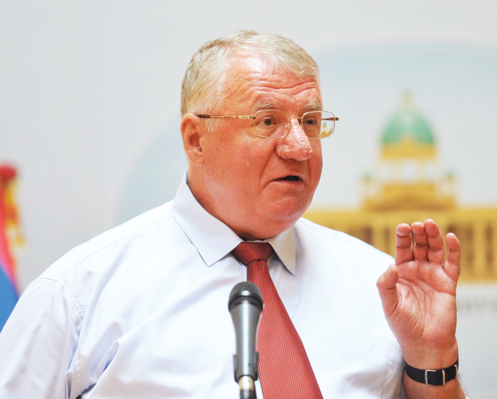 Vojislav Šešelj postaje novi Mićun!