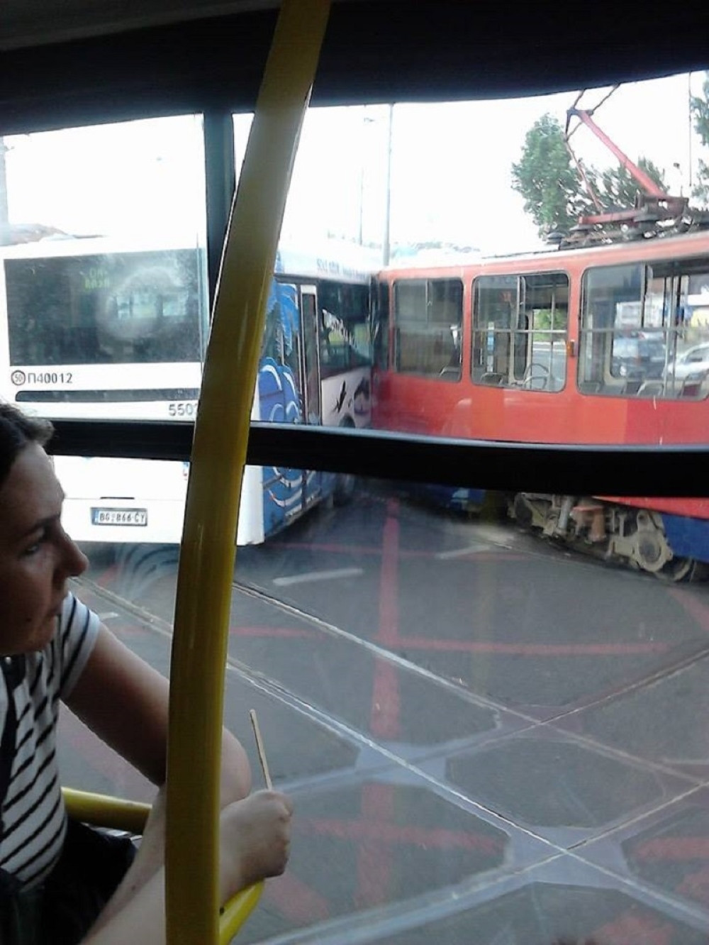 Tramvaj se zakucao u autobus