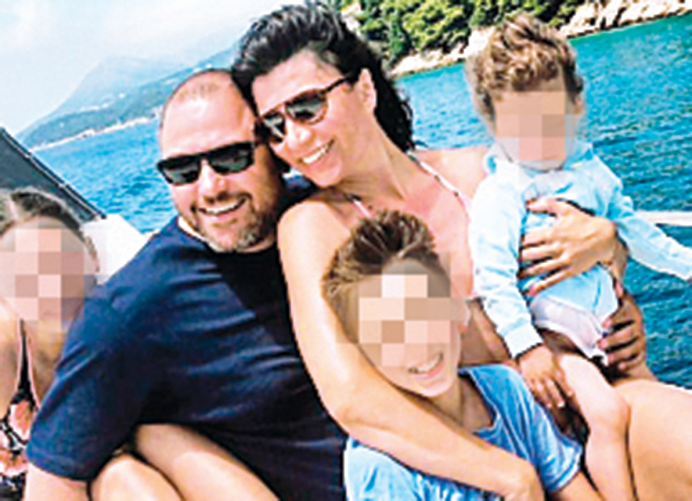 Milena i Jug krstare sa decom