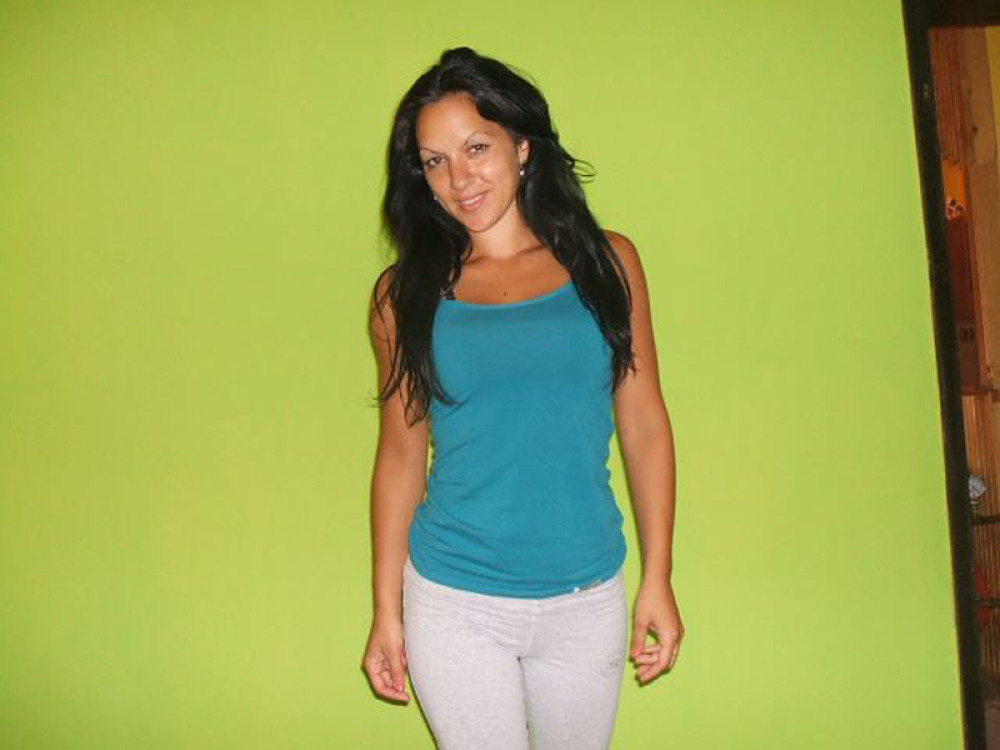 Ljubomorni muž je ubio dok je sedela sa prijateljima