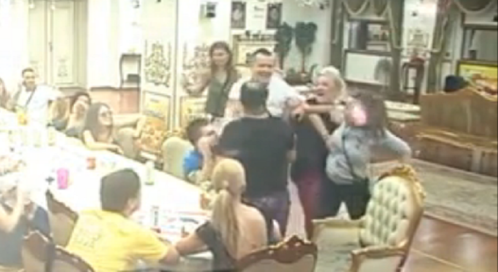 Vesnu jedva sprečili da ne prebije Zmaja! (VIDEO)