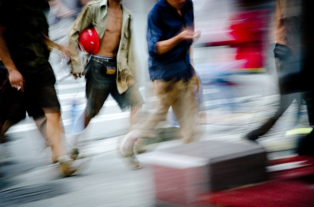 Stampedo među navijačima zbog petarde! (VIDEO)