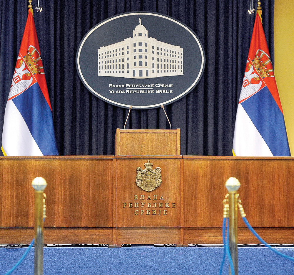 Ministri čekaju novi mandat u debeloj hladovini!