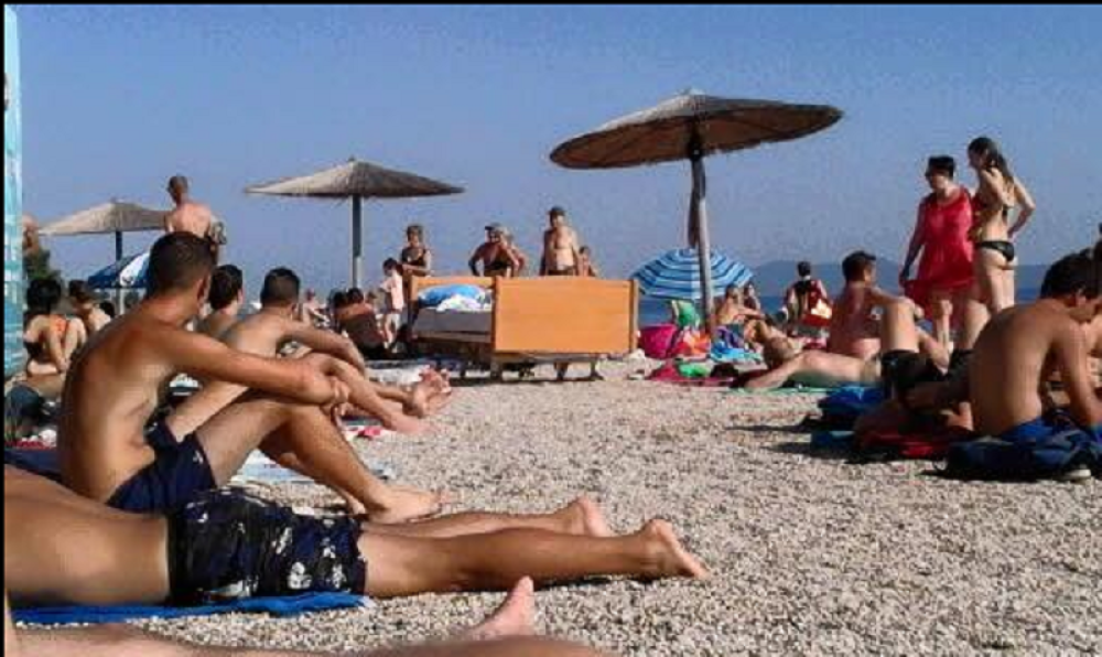 Na plažu doneo krevet?!