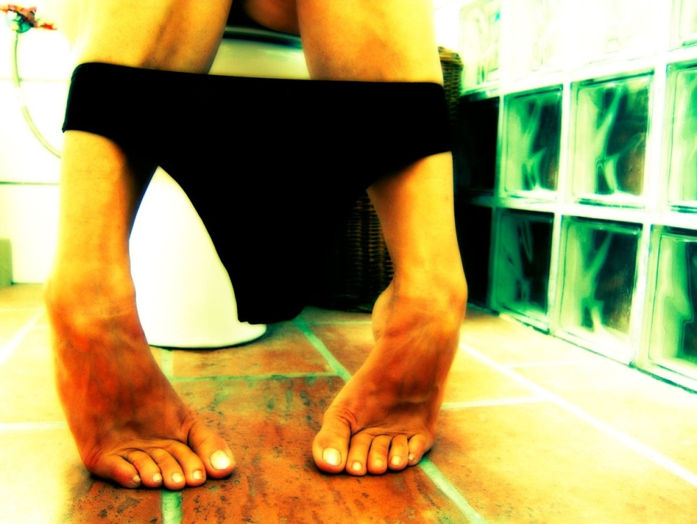 EMA BI DANAS BILA ŽIVA DA NIJE IGNORISALA SIMPTOME! Kada je izašla iz toaleta sa OVIM na trenerci, sve mi je bilo jasno!