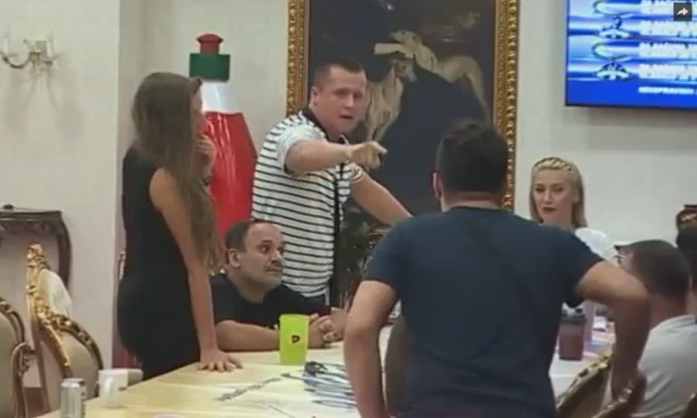 "Parovi" sve vreme koristili telefone!? (VIDEO)