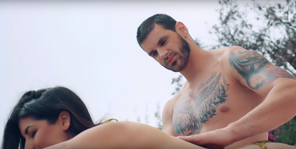 Rada i maneken se zaneli na snimanju (VIDEO)