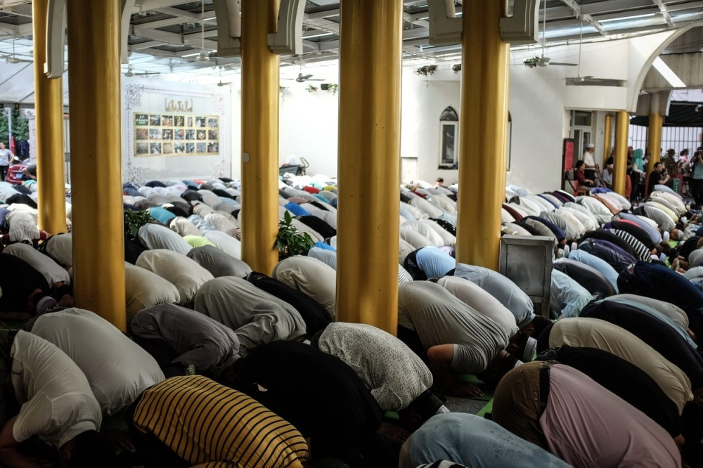 Slaninom gađali muslimane pred klanjanje