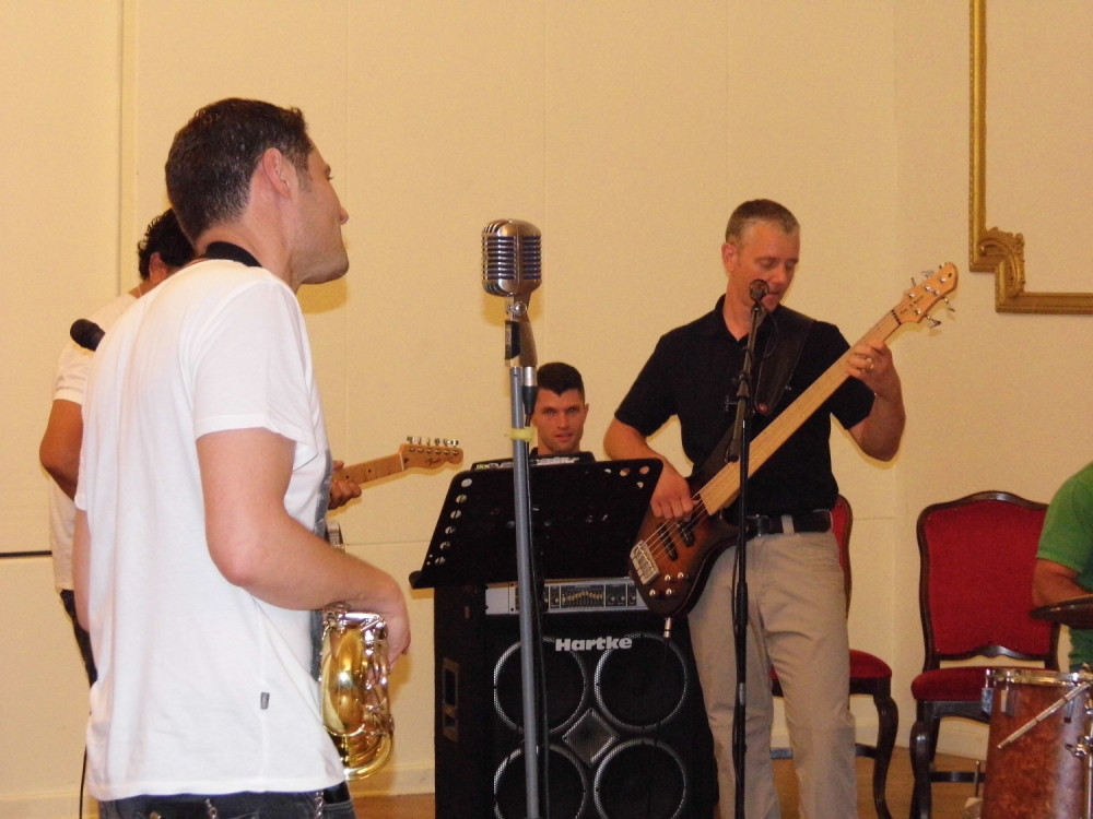 Srpska i američka vojska zajedno sviraju rok!