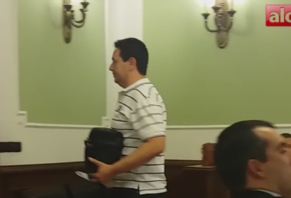 I Šarović demonstrativno napustio Skupštinu (VIDEO)